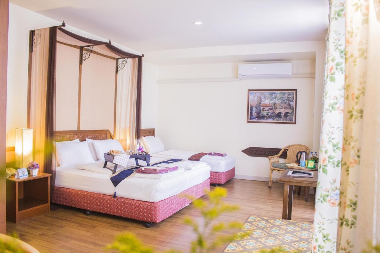 People Place Boutique In Town Hotel - Sha Extra Plus Chiang Mai Bagian luar foto