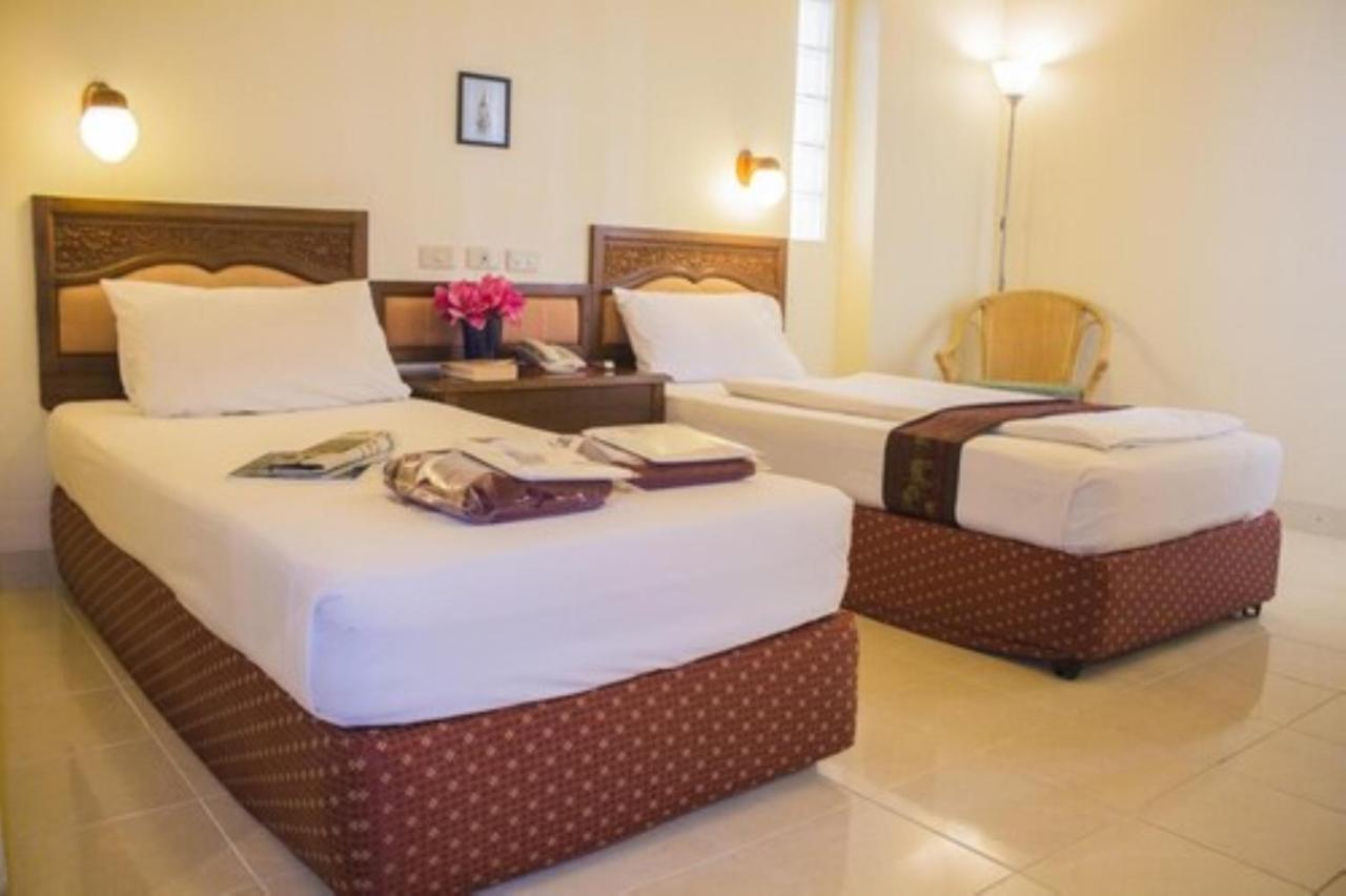 People Place Boutique In Town Hotel - Sha Extra Plus Chiang Mai Bagian luar foto