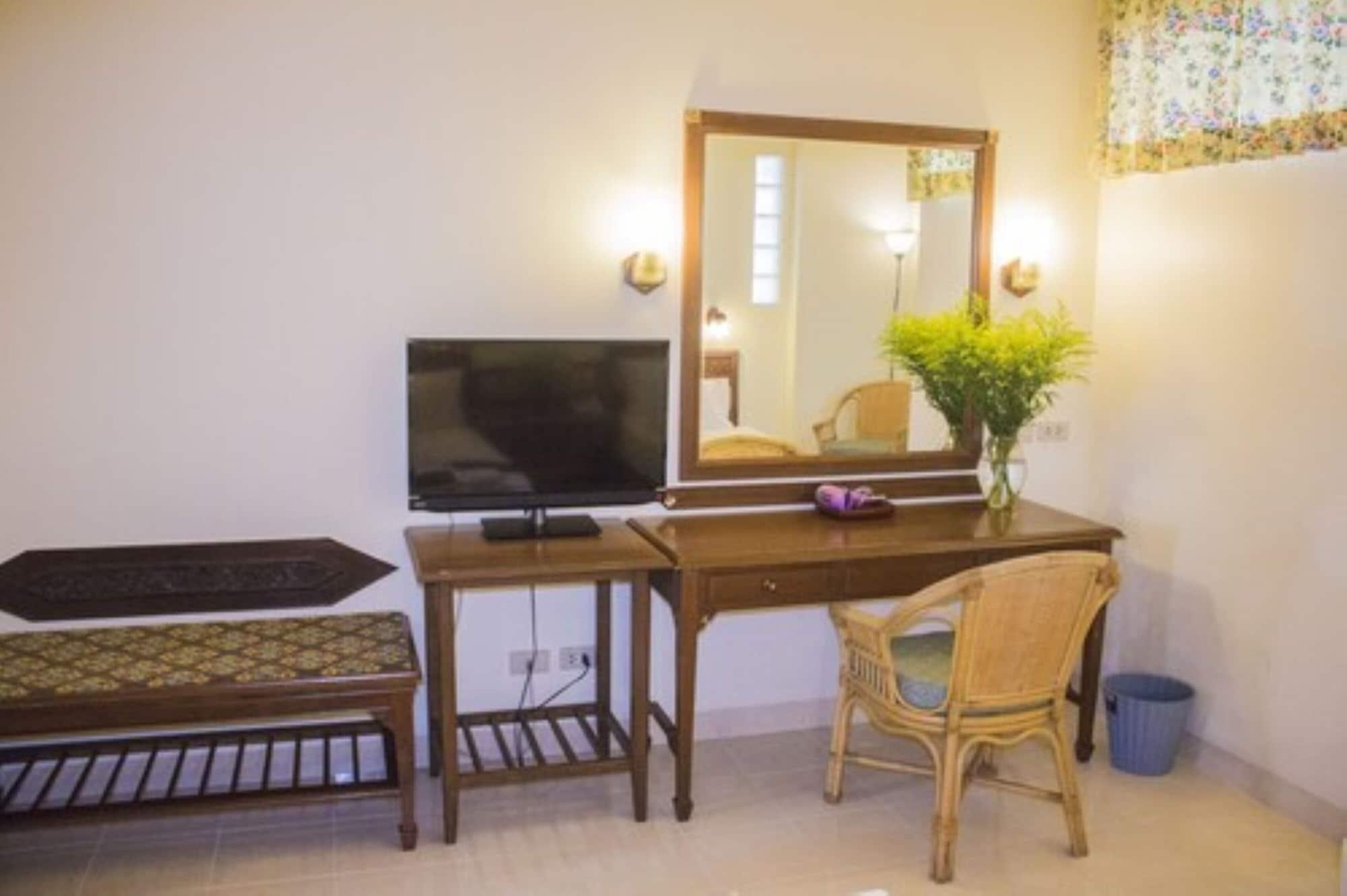 People Place Boutique In Town Hotel - Sha Extra Plus Chiang Mai Bagian luar foto