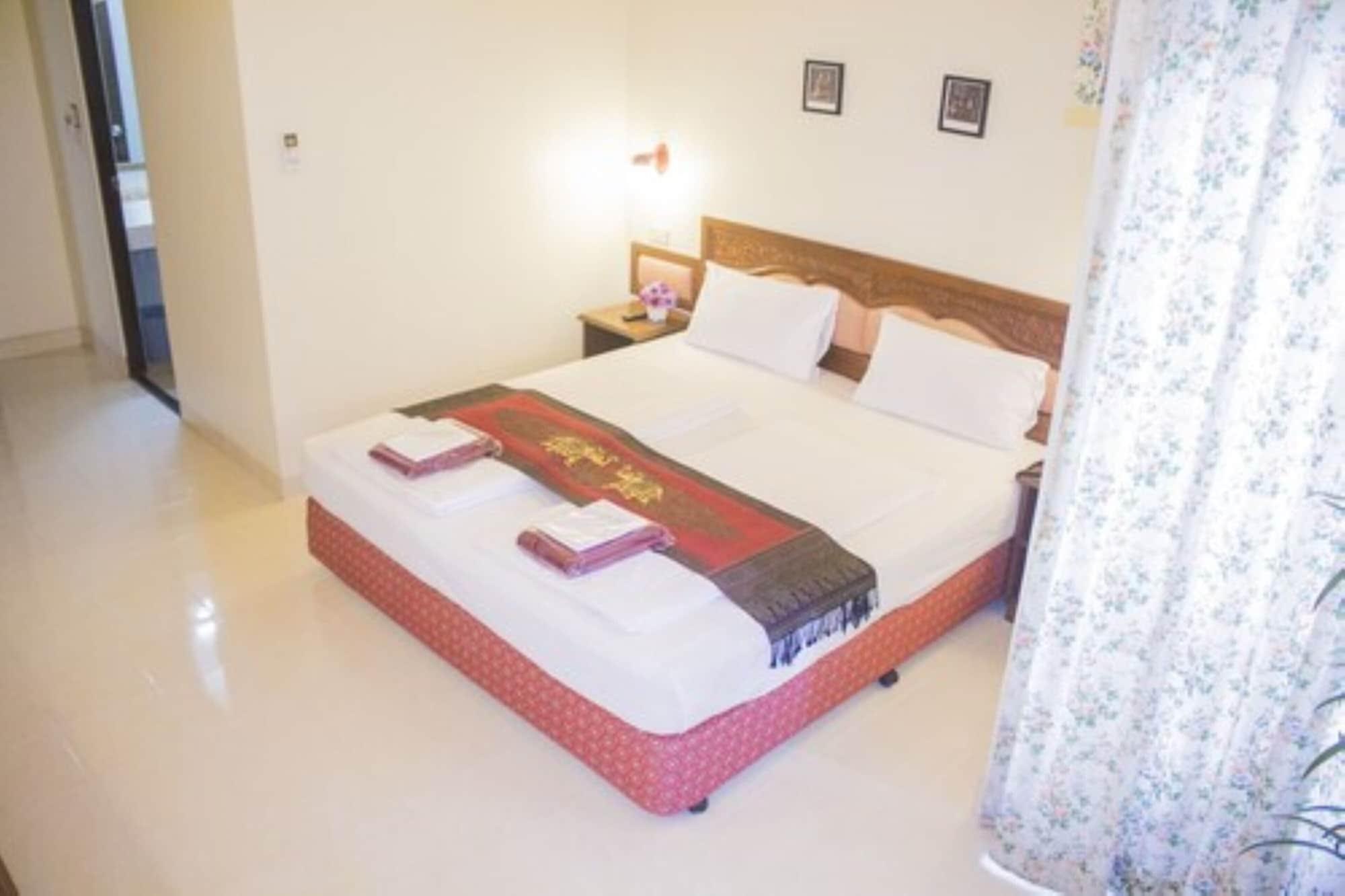 People Place Boutique In Town Hotel - Sha Extra Plus Chiang Mai Bagian luar foto