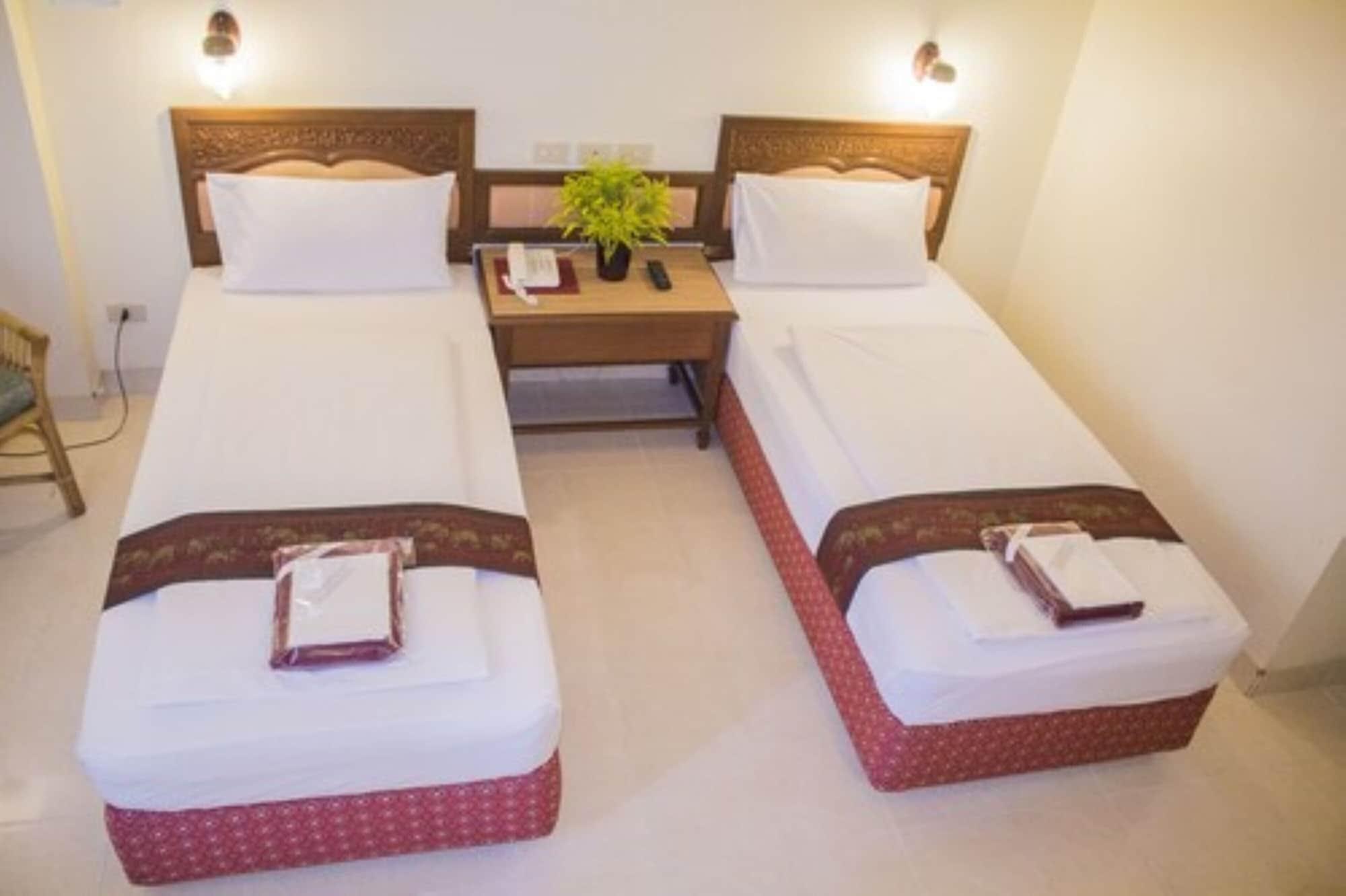 People Place Boutique In Town Hotel - Sha Extra Plus Chiang Mai Bagian luar foto