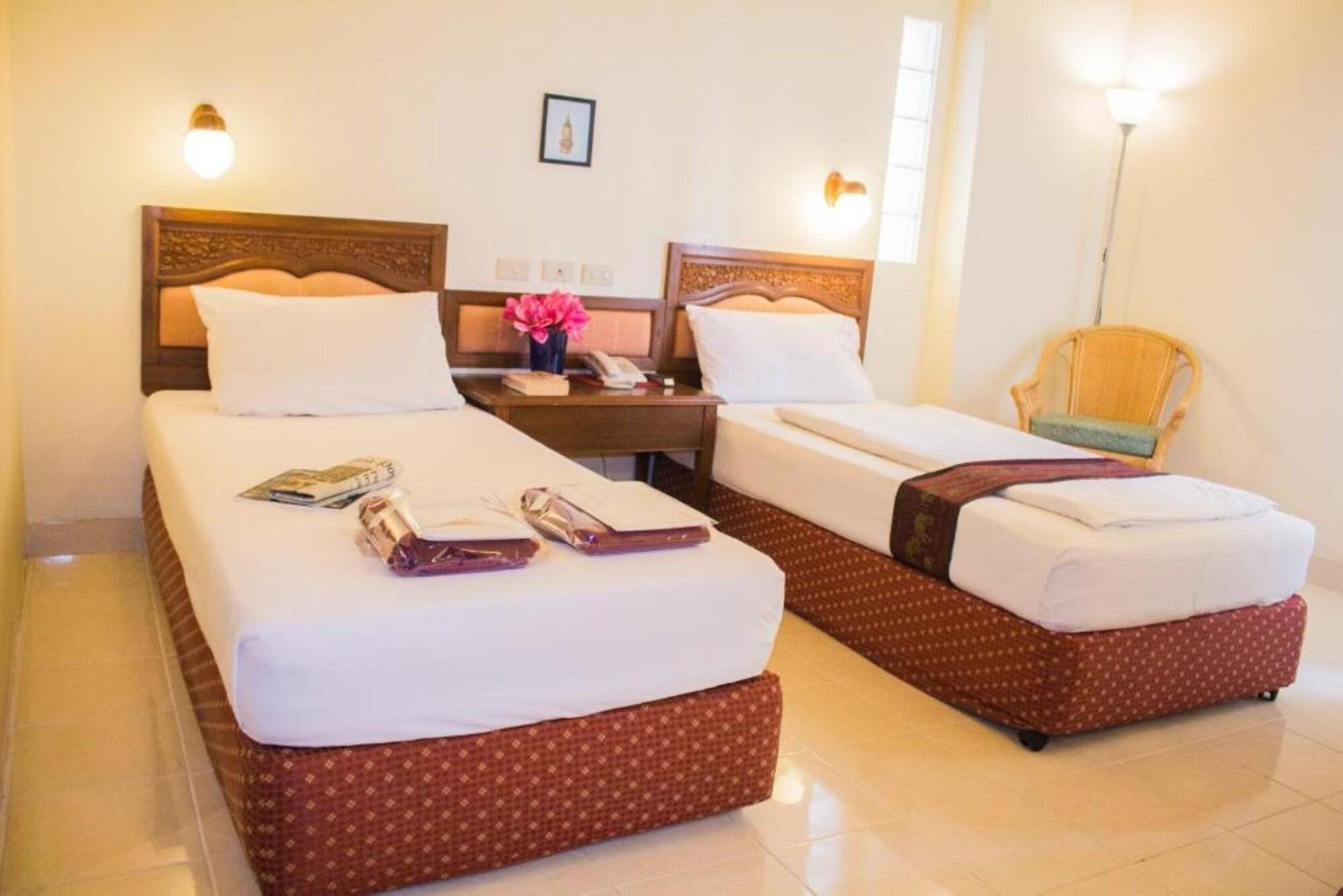 People Place Boutique In Town Hotel - Sha Extra Plus Chiang Mai Bagian luar foto