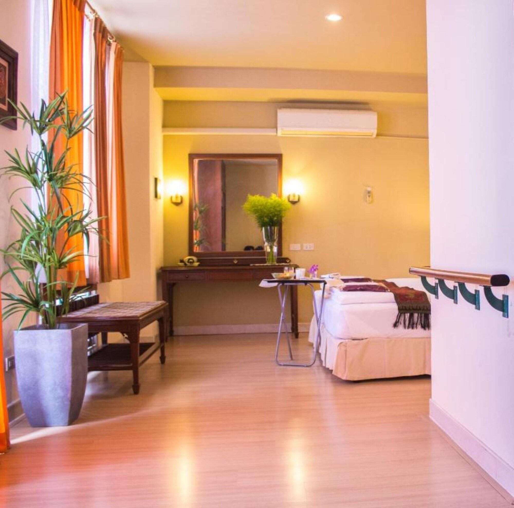 People Place Boutique In Town Hotel - Sha Extra Plus Chiang Mai Bagian luar foto