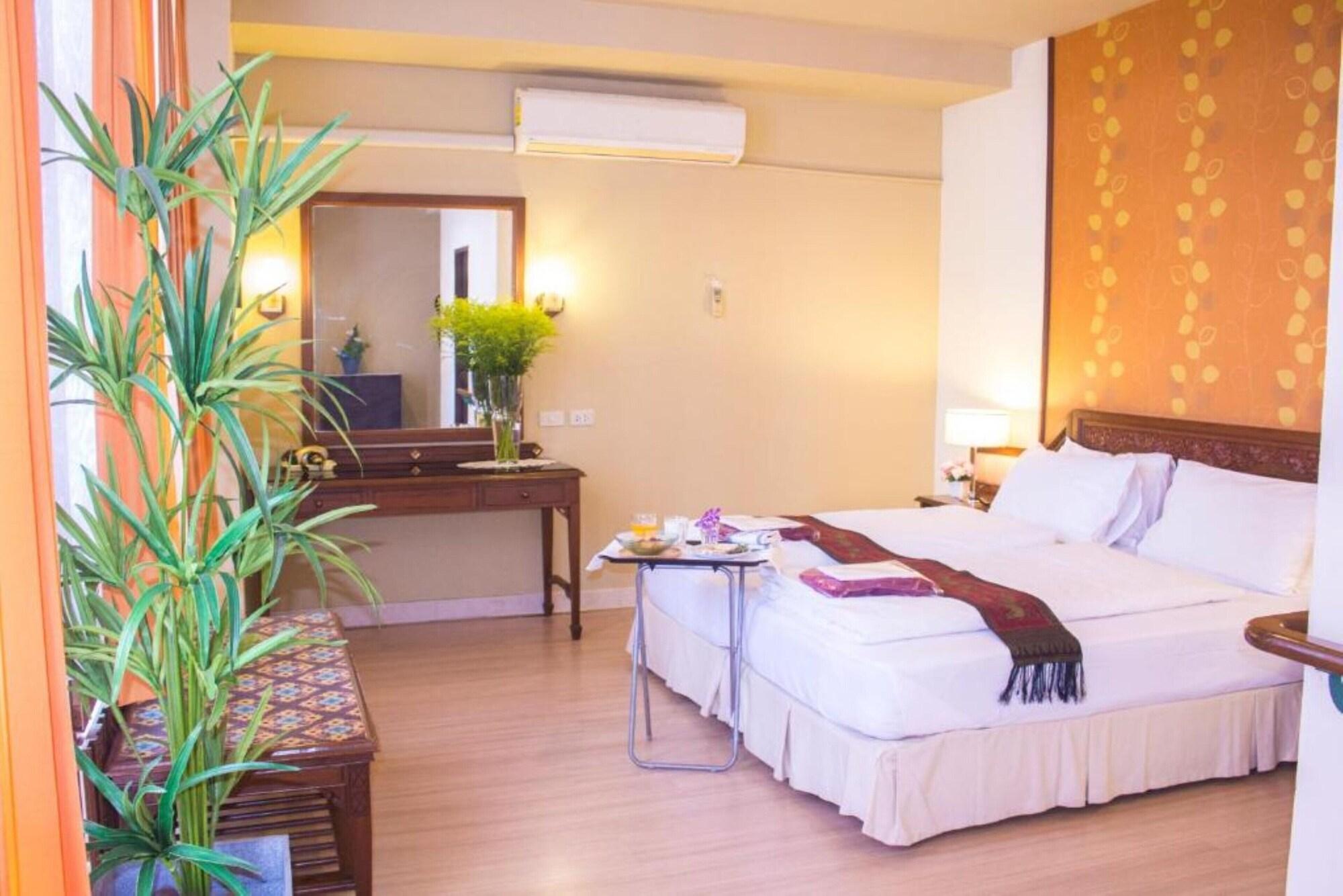 People Place Boutique In Town Hotel - Sha Extra Plus Chiang Mai Bagian luar foto