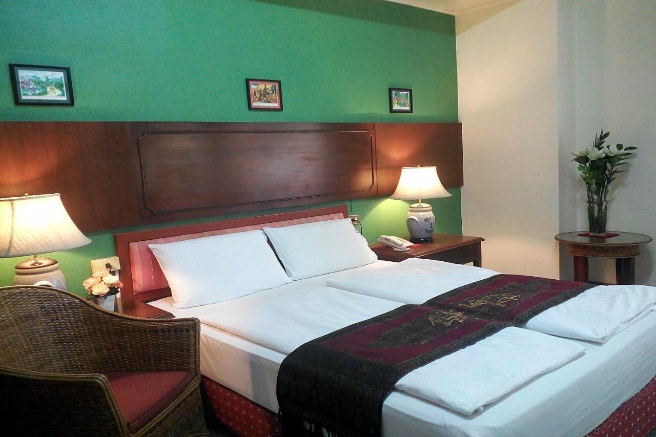People Place Boutique In Town Hotel - Sha Extra Plus Chiang Mai Bagian luar foto