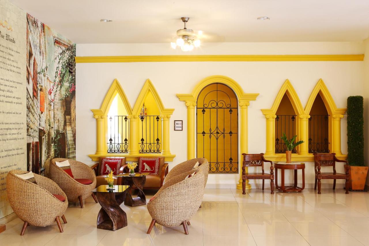 People Place Boutique In Town Hotel - Sha Extra Plus Chiang Mai Bagian luar foto
